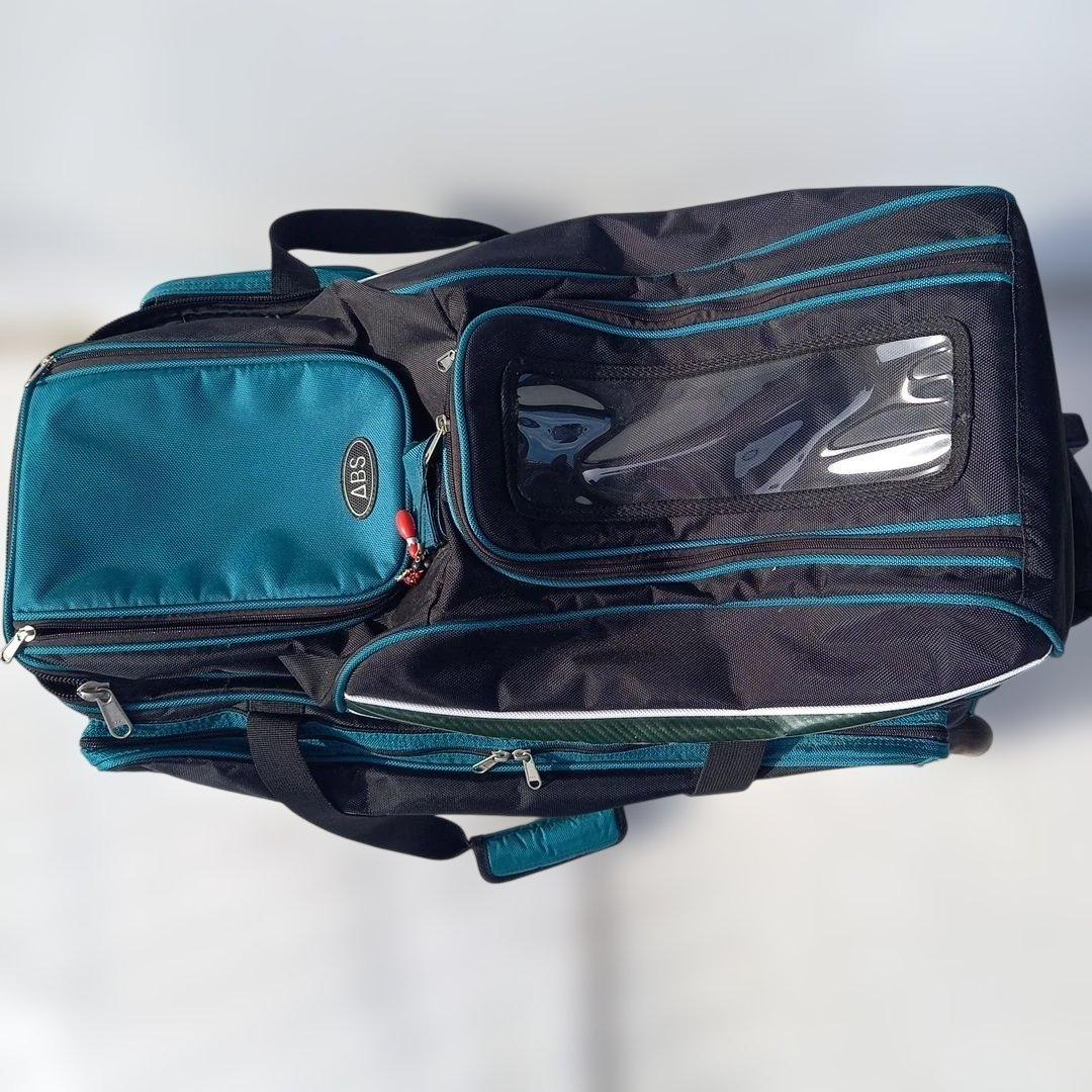 ABSブランドの「PRO-am」ボウリングバッグ（キャスター付き）