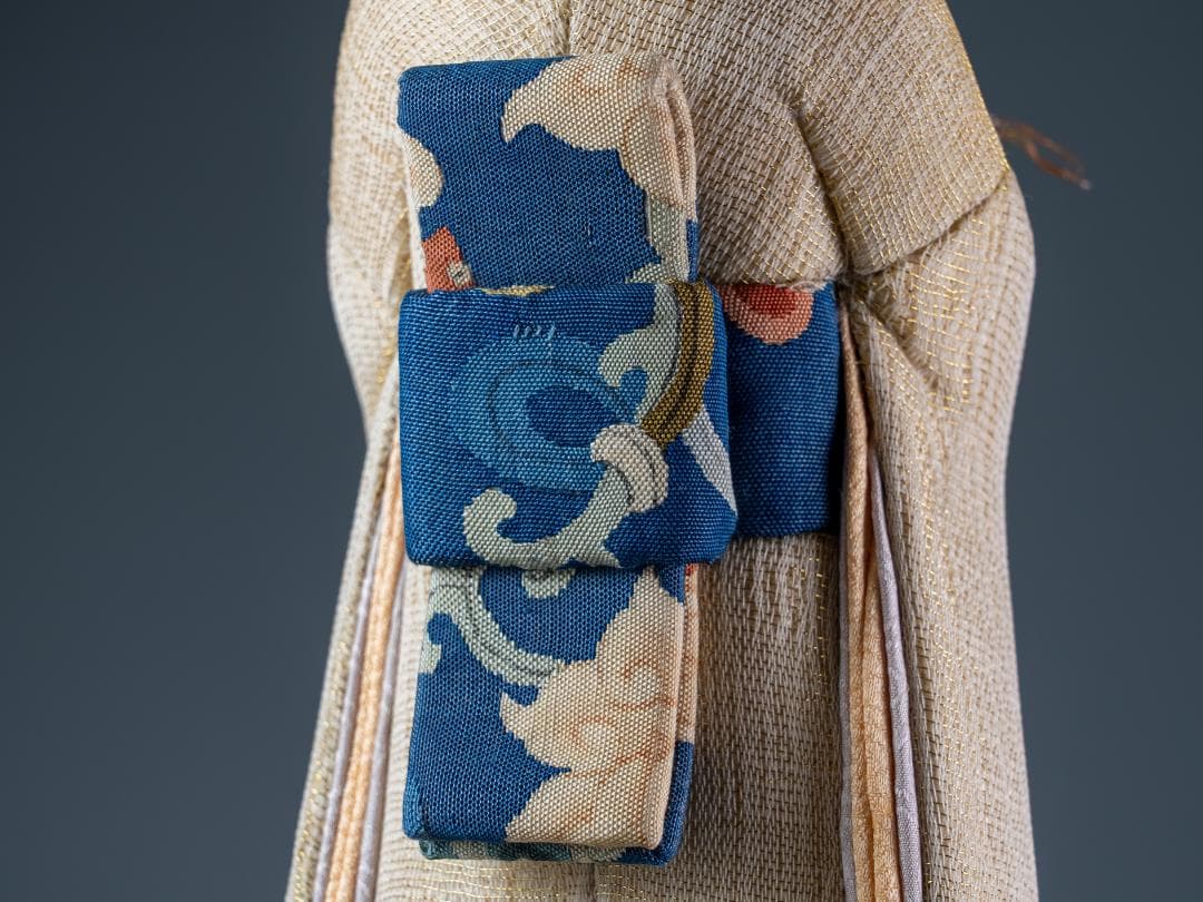 日本工芸会正会員 雨宮弘子作 嵌込人形『佳日』台共箱付 図録掲載品