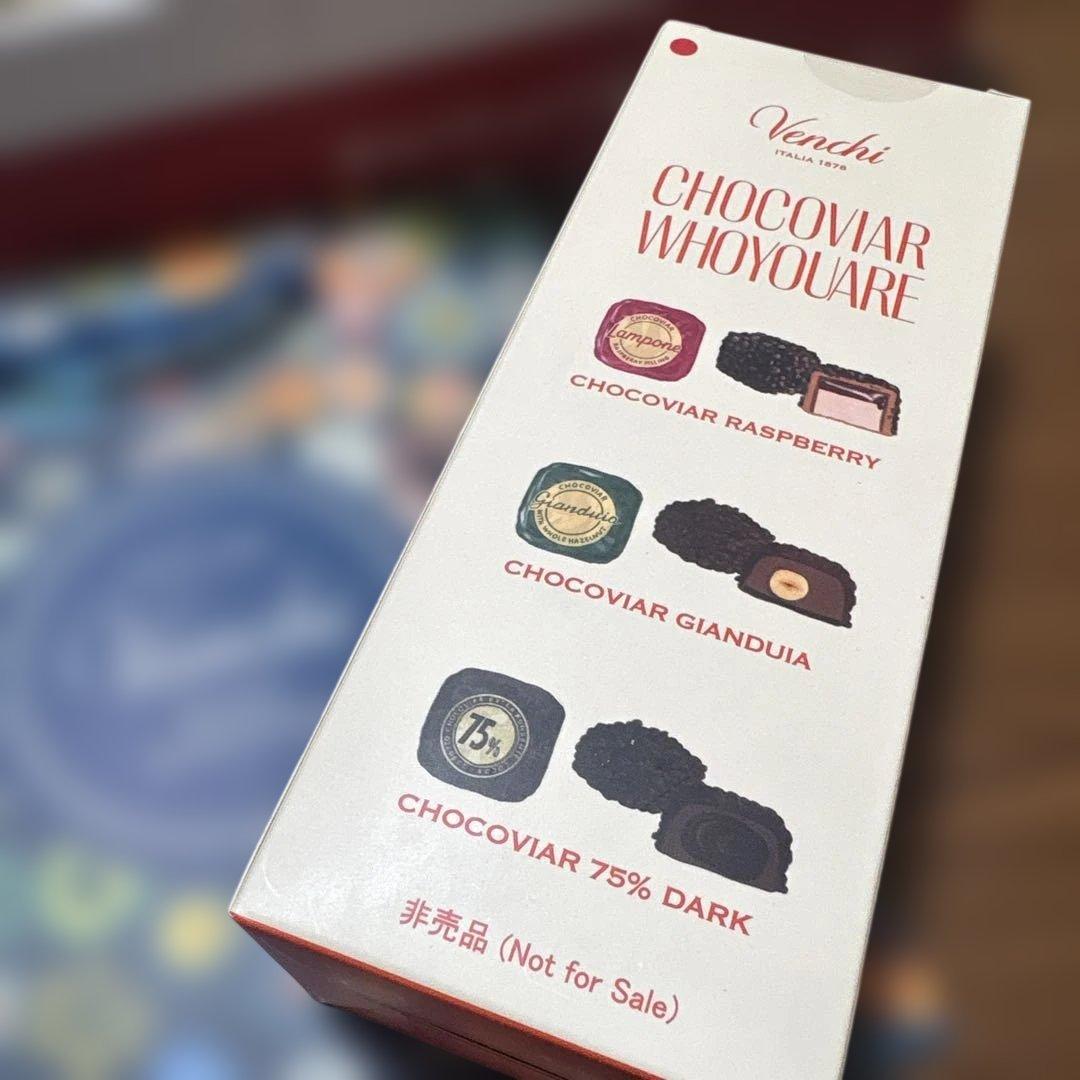 Venchi ヴェンキ　ロゴ入りバッグチャーム　チョコビア　ラズベリー　ピンク