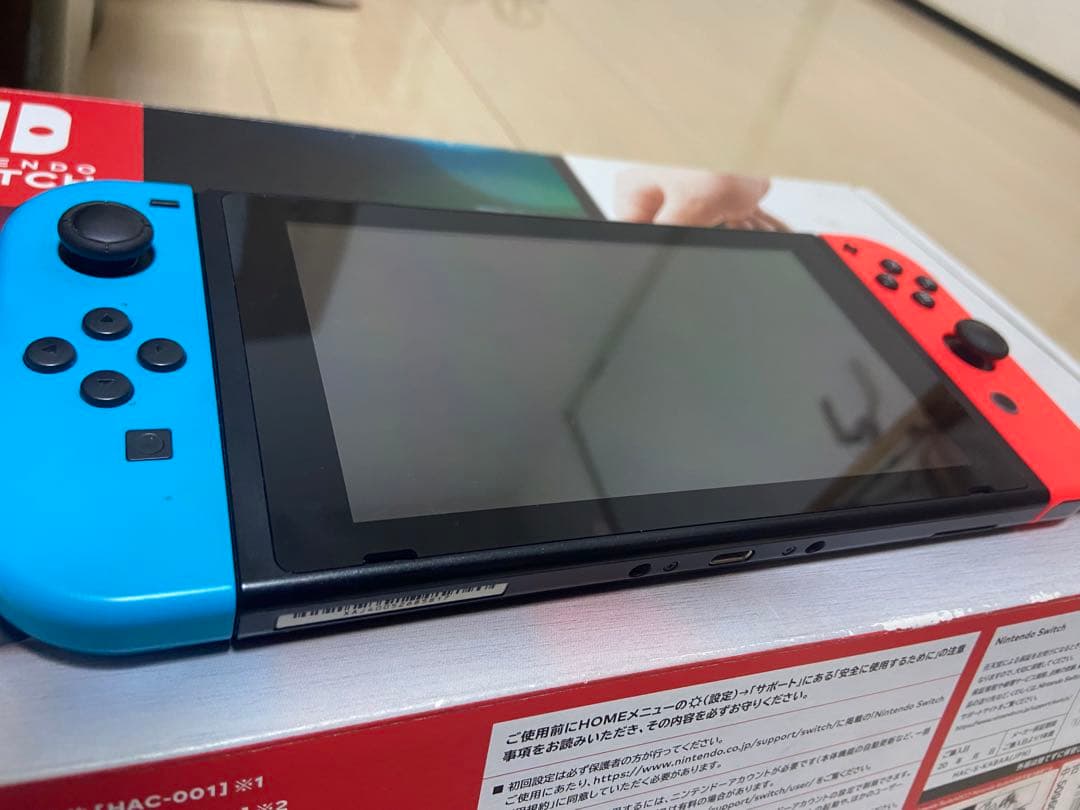 Nintendo Switch 本体　付属品あり（ストラップ、ガイドなし）
