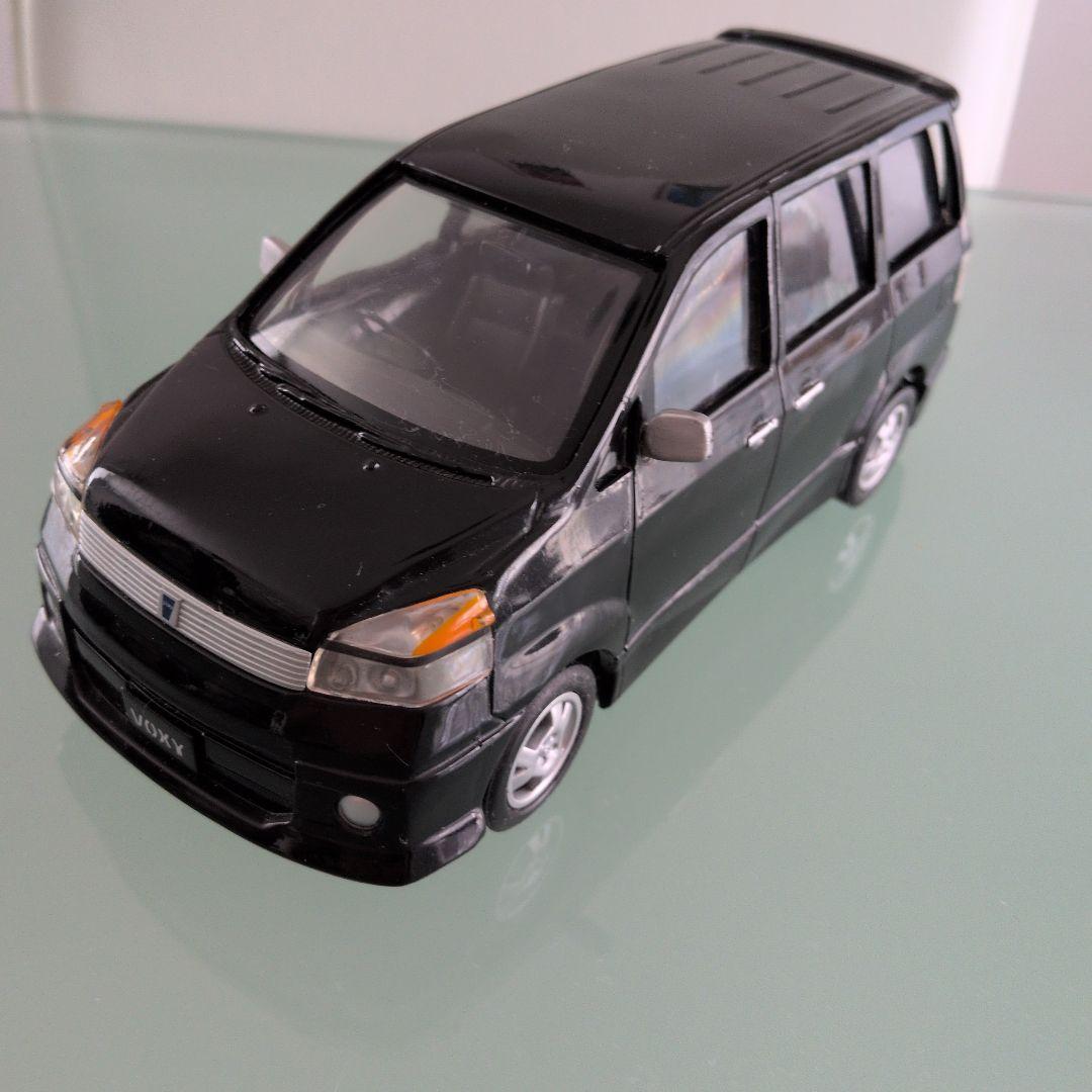 トヨタ　初代ヴォクシー　カラーサンプル　1/24