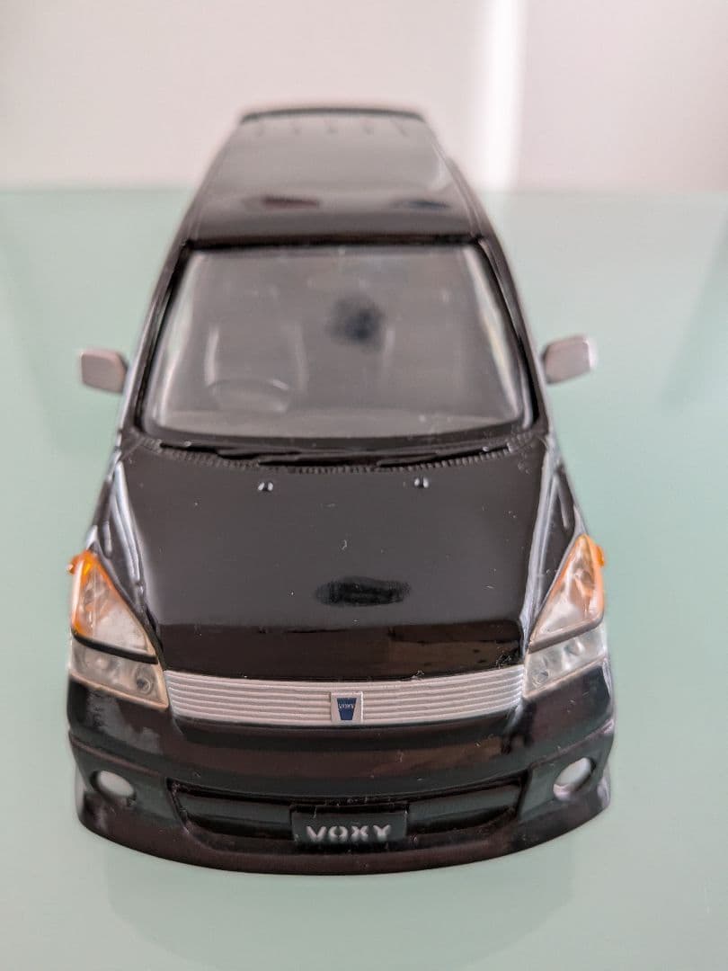 トヨタ　初代ヴォクシー　カラーサンプル　1/24