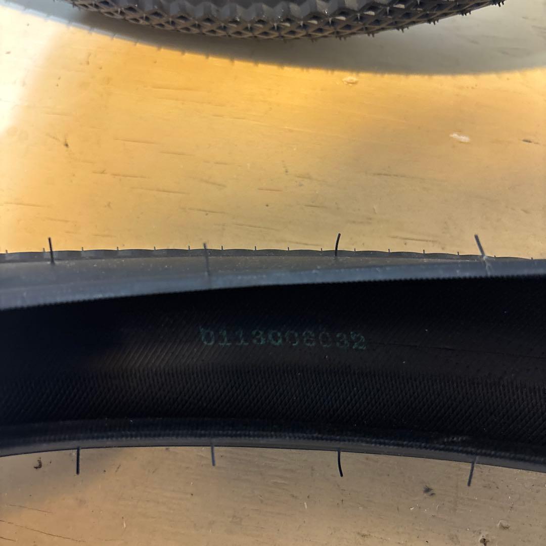 VANS x CULT TIRE BMX タイヤ 16” x 2.3” ブラック