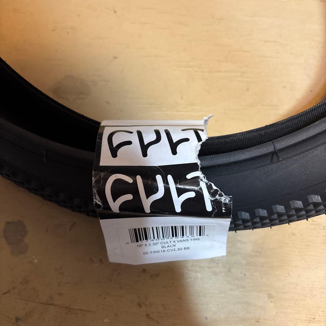 VANS x CULT TIRE BMX タイヤ 16” x 2.3” ブラック