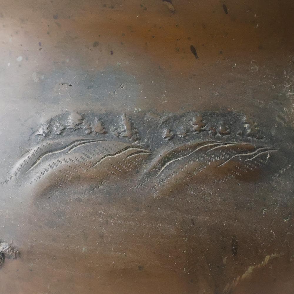 時代年代物 古銅 三つ足 火鉢 瓶掛 盛上 山水楼閣 青海波 図 五徳 火箸