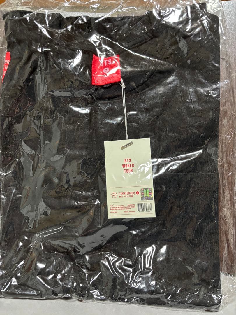BTS WORLD TOUR T-SHIRT ブラック