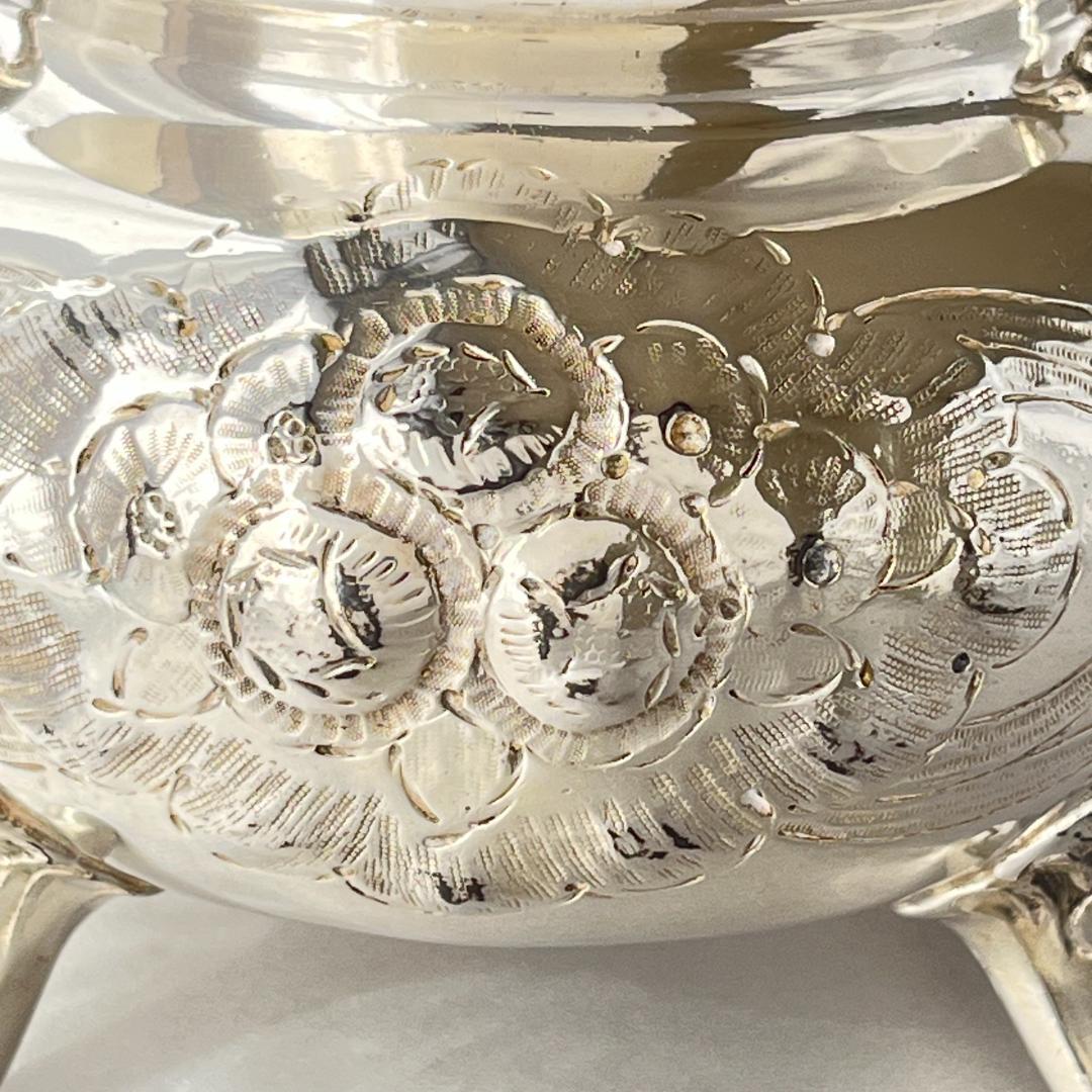 エンボス 花々のシュガーボウル【シルバープレート】 大きめ豪奢