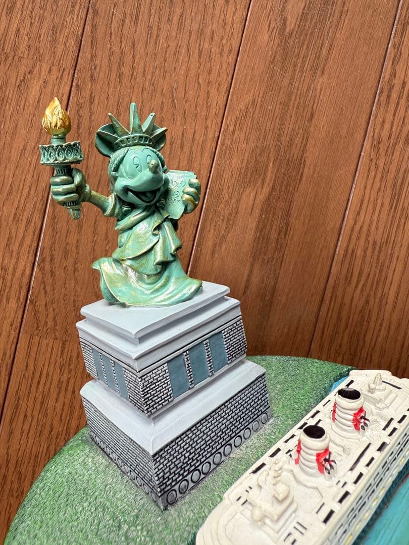 ディズニークルーズ　ニューヨーク　ミニー　置物　自由の女神