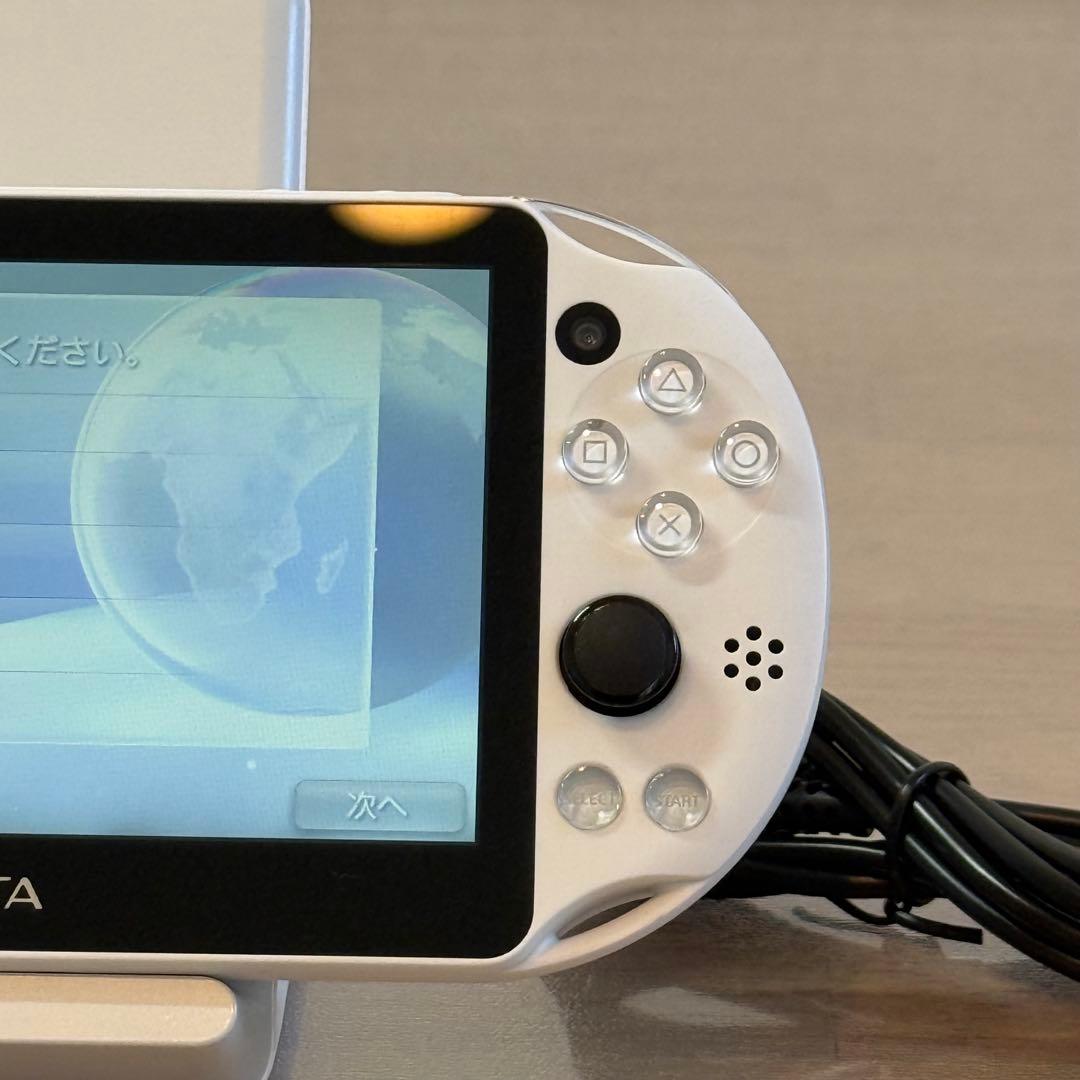 7-064 PSVITA PCH-2000 グレイシャー・ホワイト