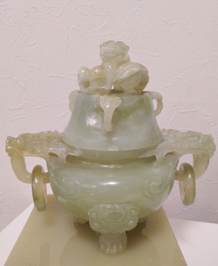 翡翠玉石香炉彫刻台座付き置物