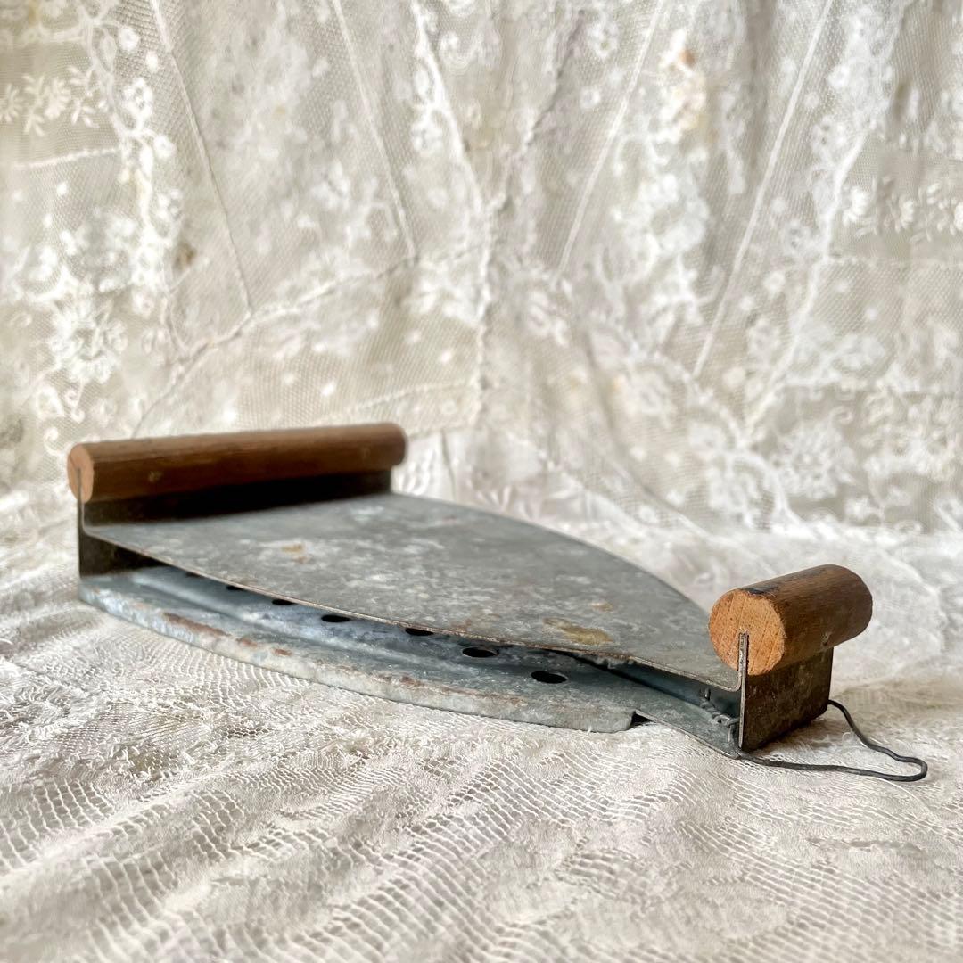 木と金属のアイロン台　北欧ヴィンテージ　アンティーク　フォトスタンド　フレーム