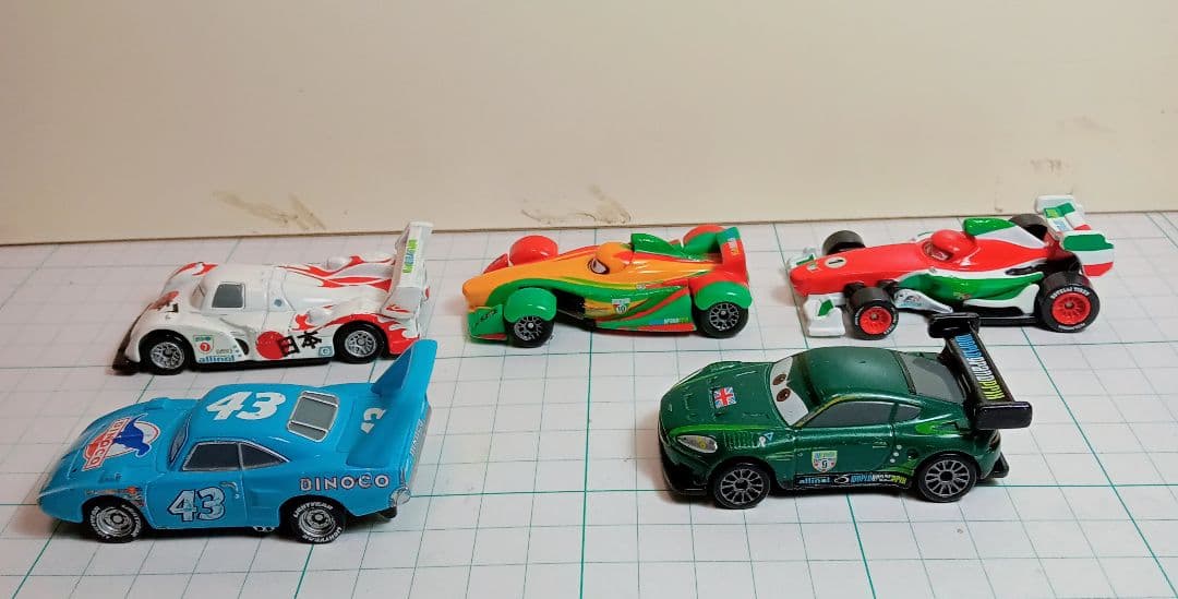 トミカディズニーカーズ28台