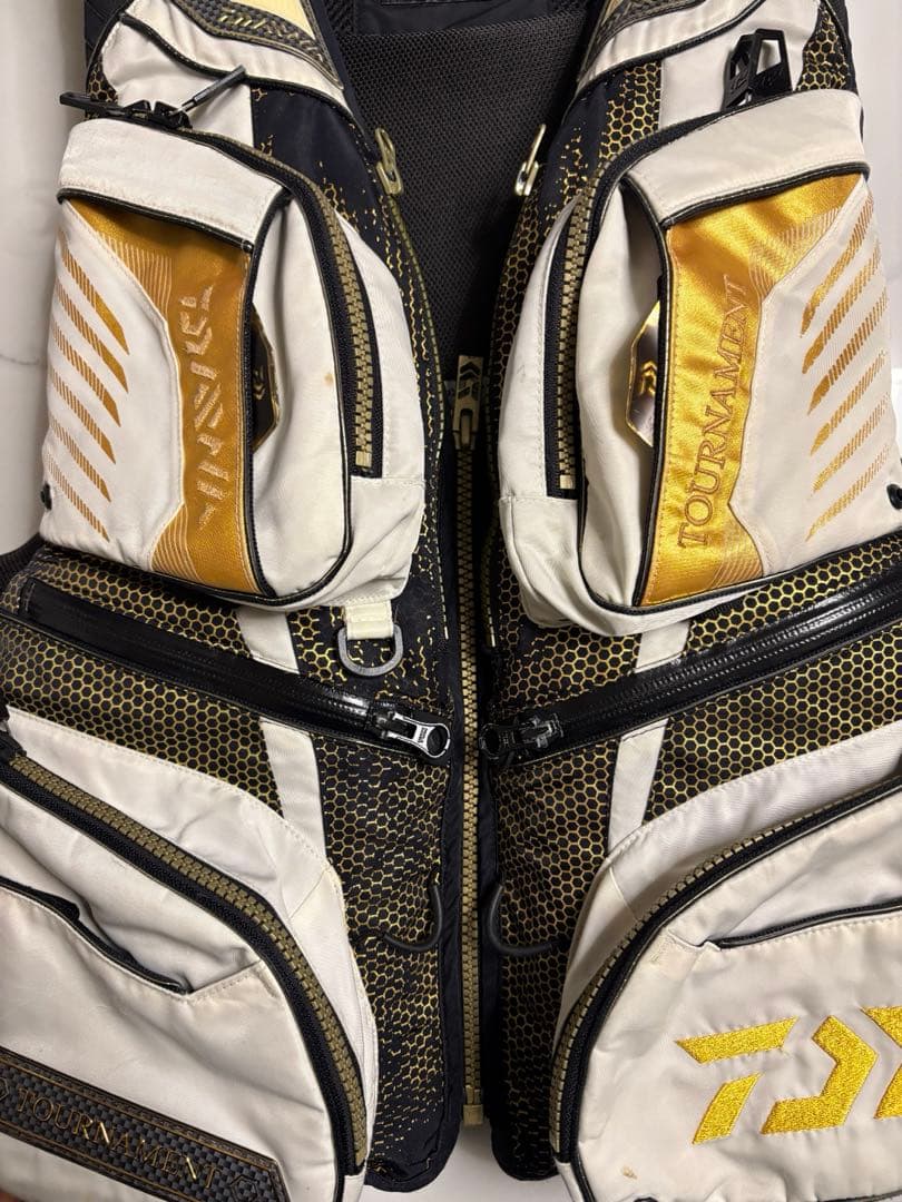 ダイワ　トーナメント　ライフジャケット　フローティング　DF3007T 中古