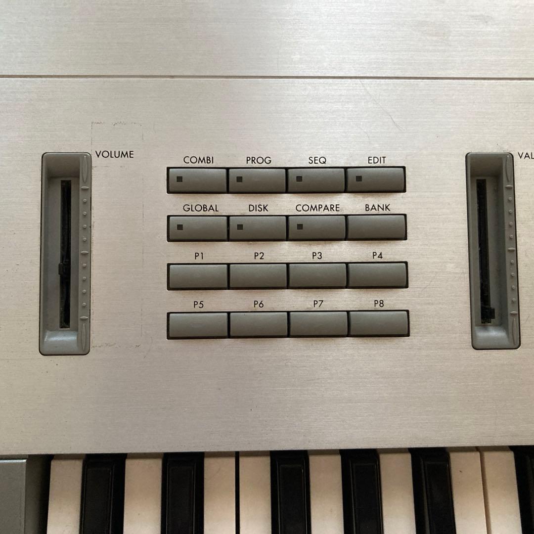 【ジャンク品】KORG TRINITY PLUS スタンド付シンセサイザー