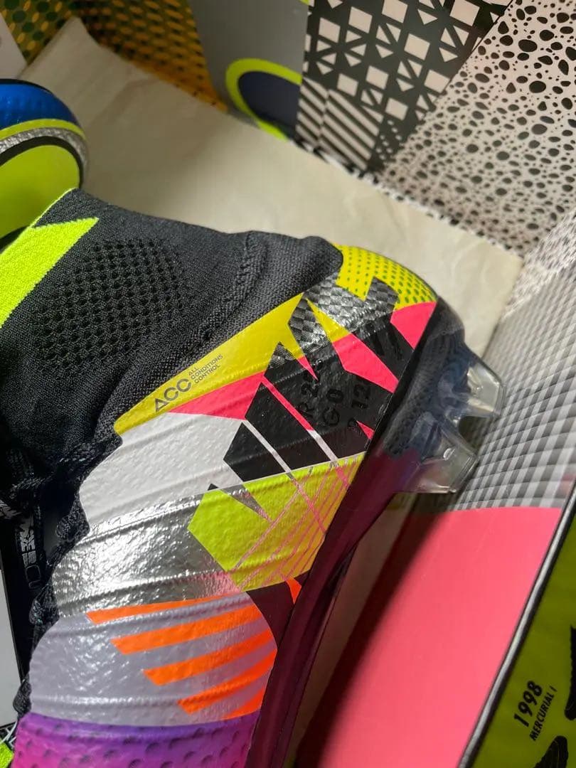 激レア 世界三千足限定 サッカー スパイク ワットザマーキュリアルFG