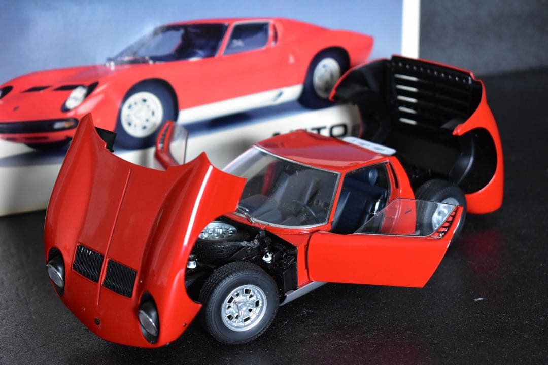 1/18 オートアート ランボルギーニ ミウラ SV フル開閉 レッド