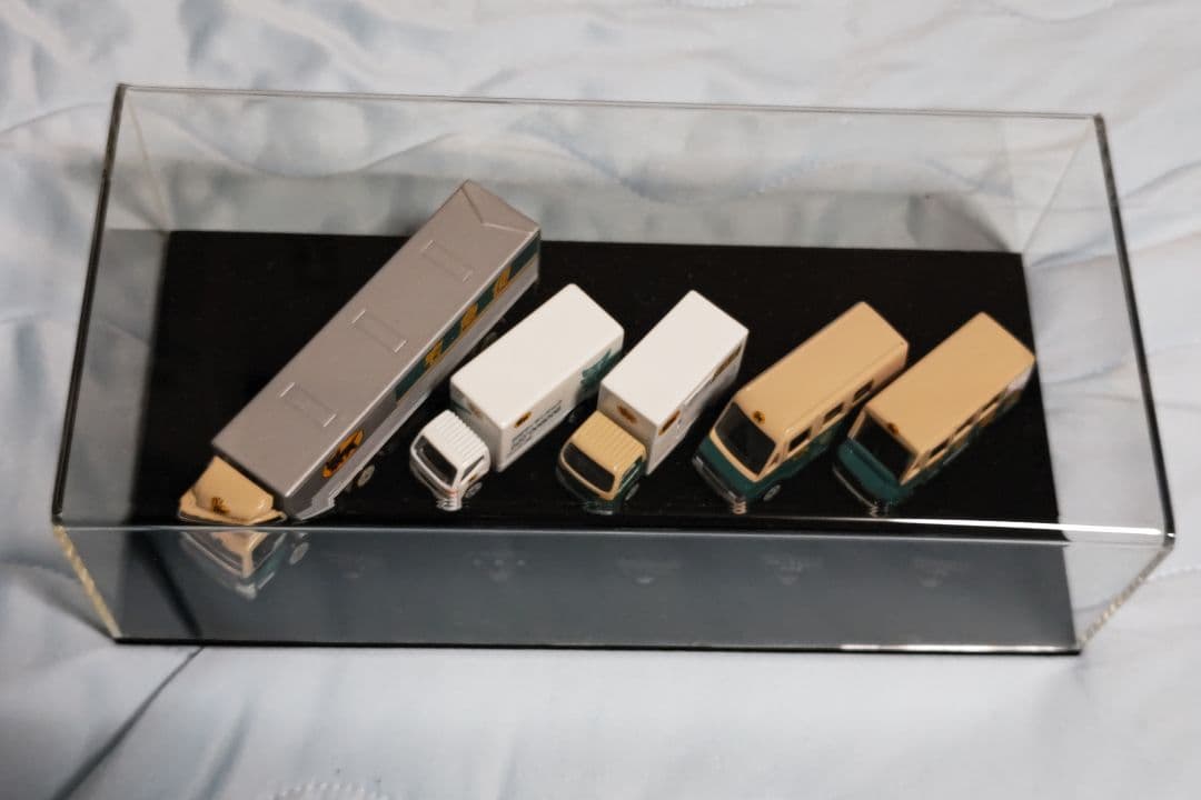 ヤマト運輸　ミニカー5台セット　ディスプレイケース付き　非売品