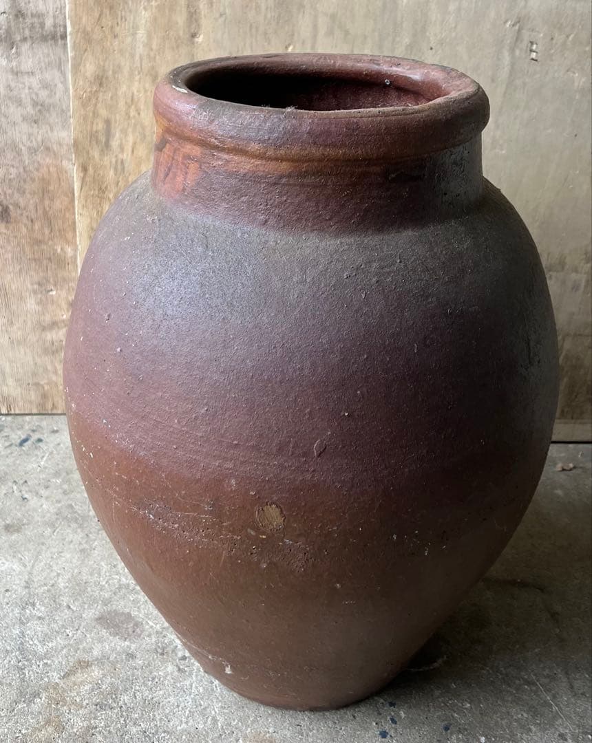 美しい古美蔵から釉薬のプチプチしたかなり雰囲気のある壺