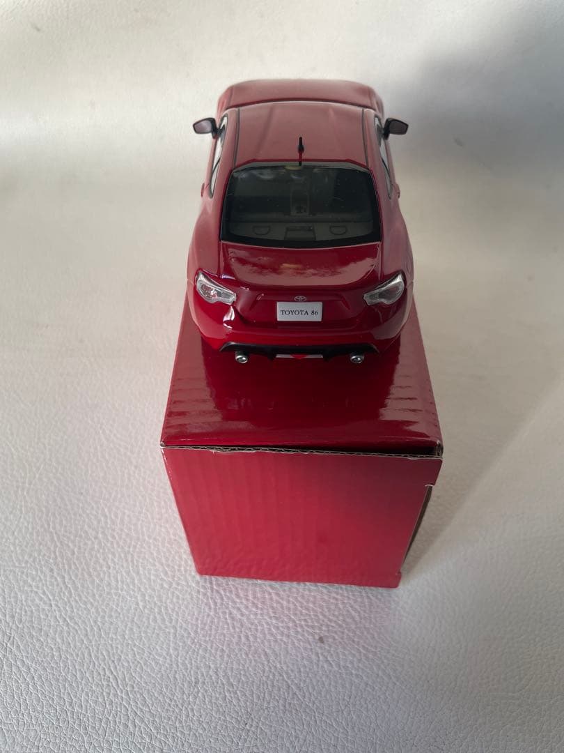 トヨタ 86 色見本 ミニカー 1/30 ⑤ C7P ライトニングレッド 非売品