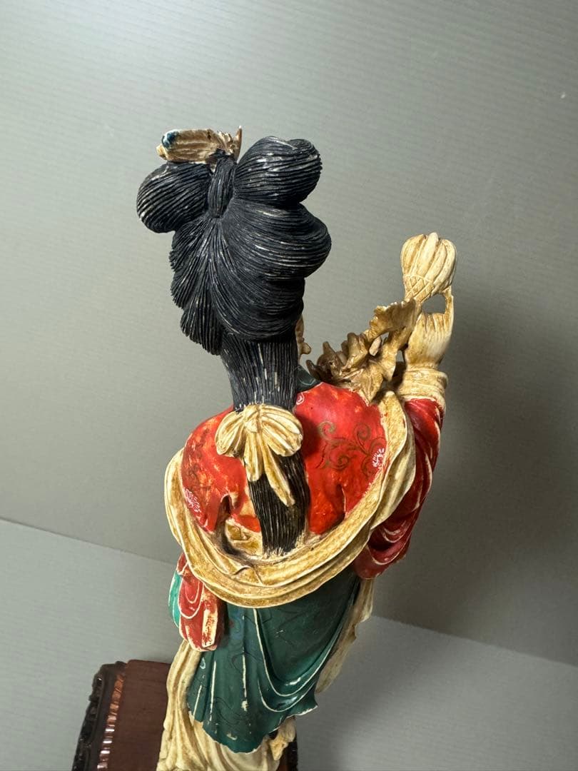 2104古美術品　細密彫刻女性像　置物　細密細工　骨董