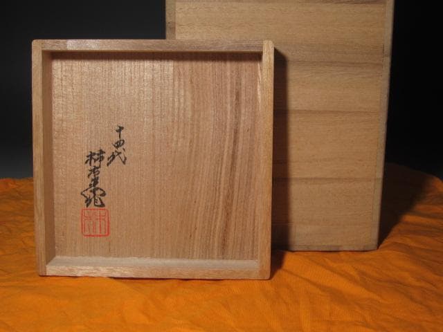 ☆　14代柿右衛門　錦栗鶉文花瓶　目をひく一品です☆y294