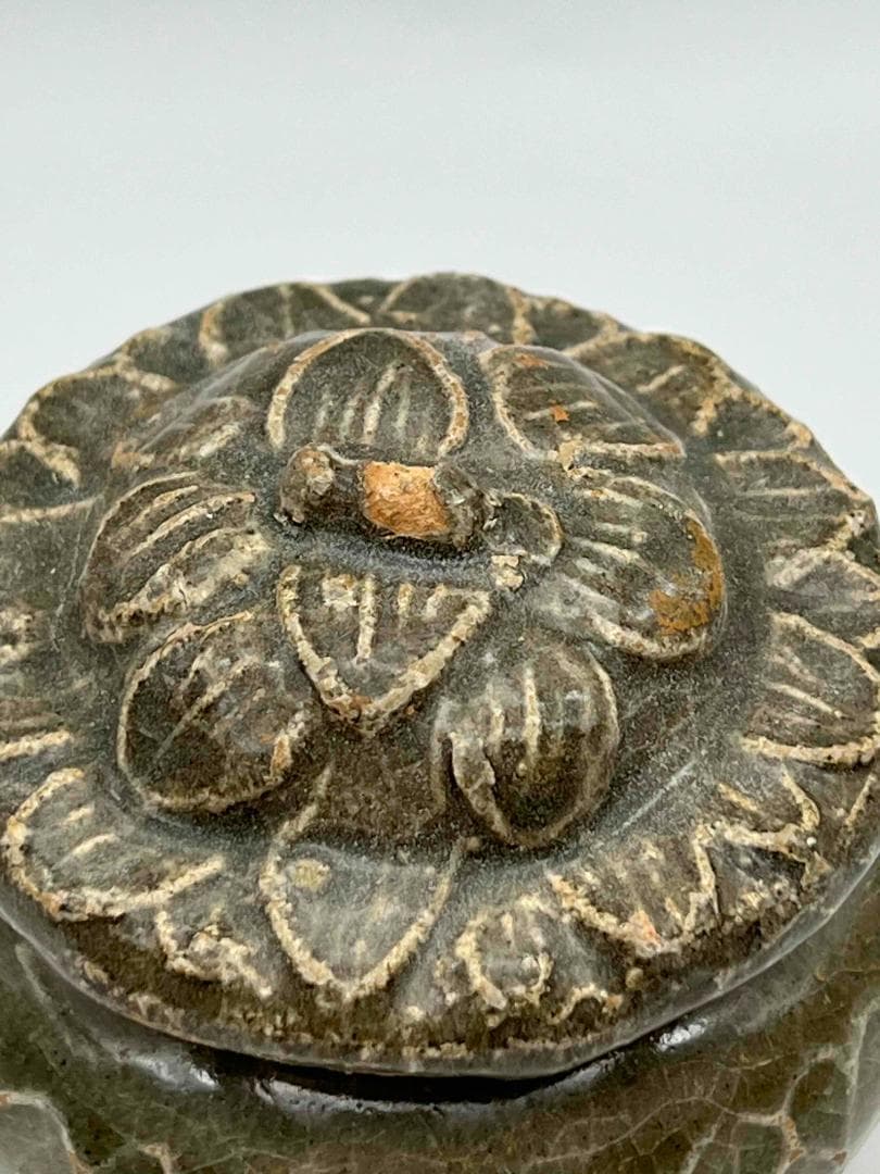 北宋時代　青磁　龍泉窯 荷葉紋共蓋壺　蓋付き　茶入　茶道具(F-100)