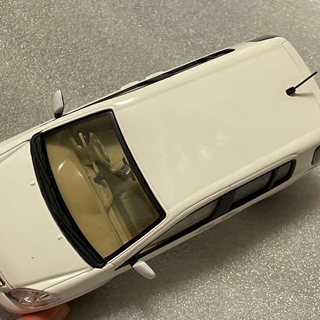 カラーサンプル　トヨタ　ラウム　ホワイト　希少