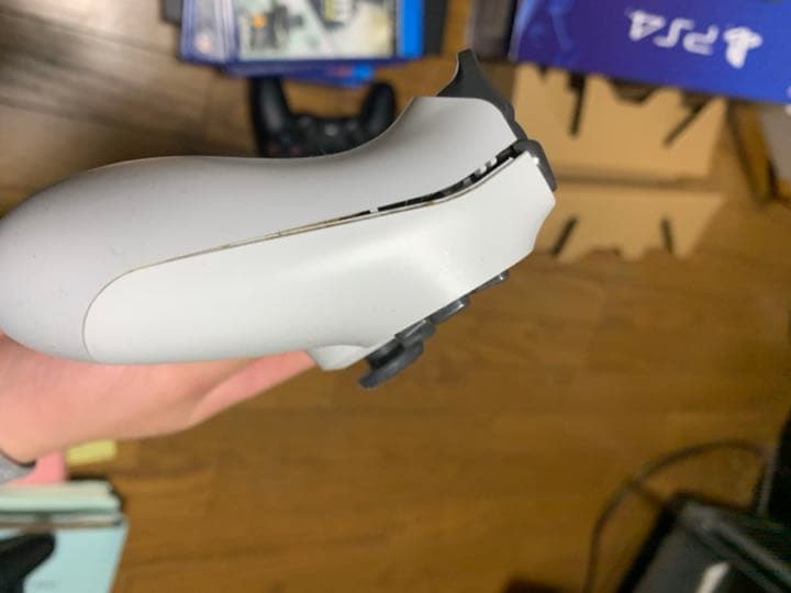 PS4とコントローラー3台ソフト5本