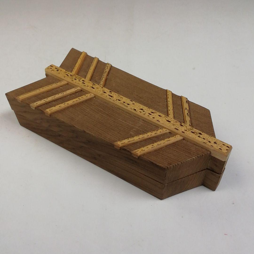 Ｔ９３７　香合　『神代杉　出世矢羽根』『加州木芸師　清水晃樹 造』　共箱　茶道具