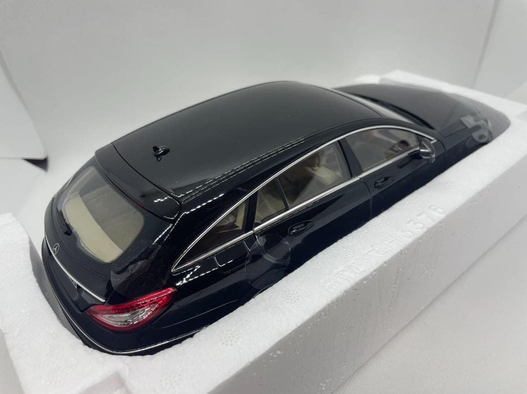 304-031 ノレブ 1/18 メルセデスベンツ CLS Shooting
