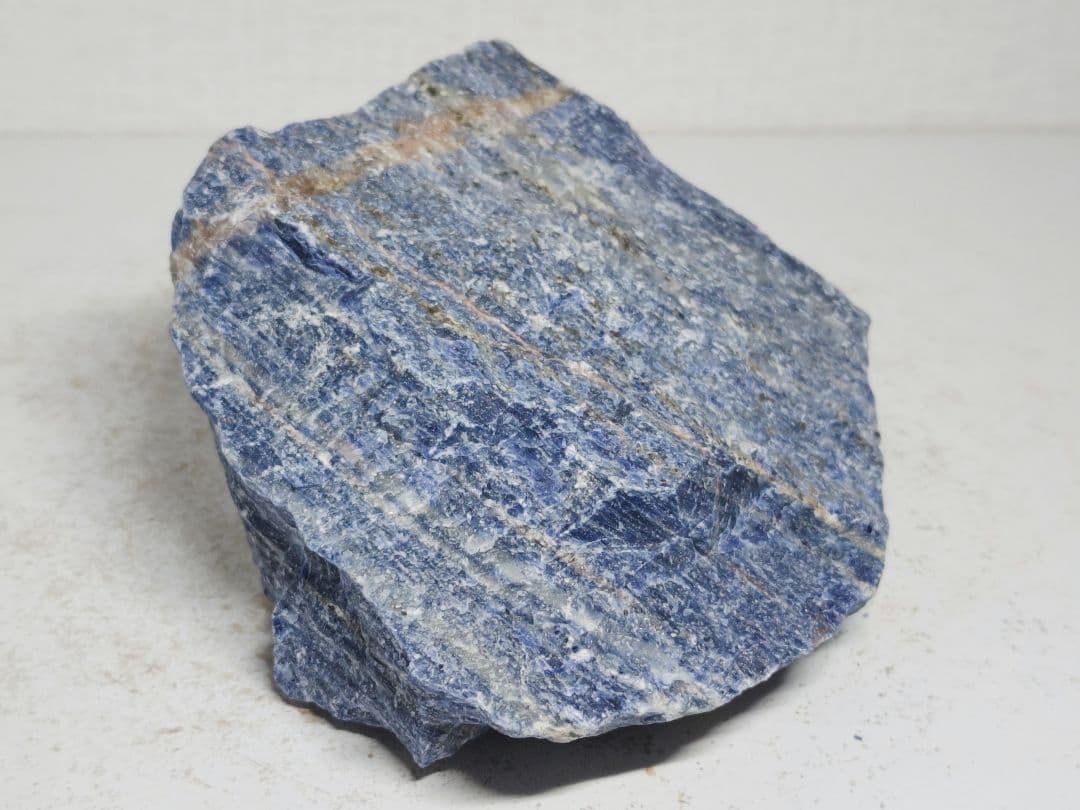 ソーダライト 1.3kg ラピスラズリ 原石 鑑賞石 自然石 鉱物 誕生石 水石