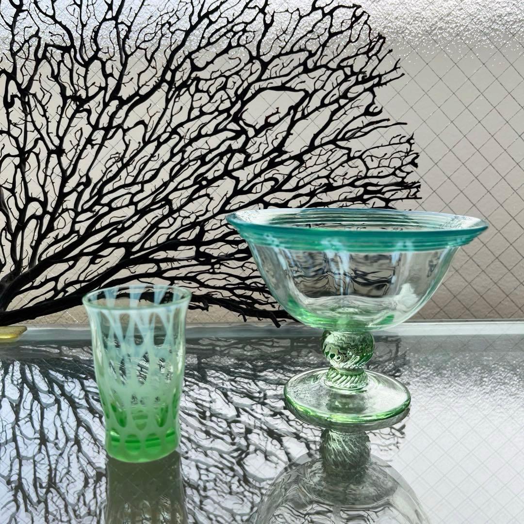 骨董　時代ガラス　希少　若草色　乳白色暈し　千段巻き　反り口　氷コップ　ウラン