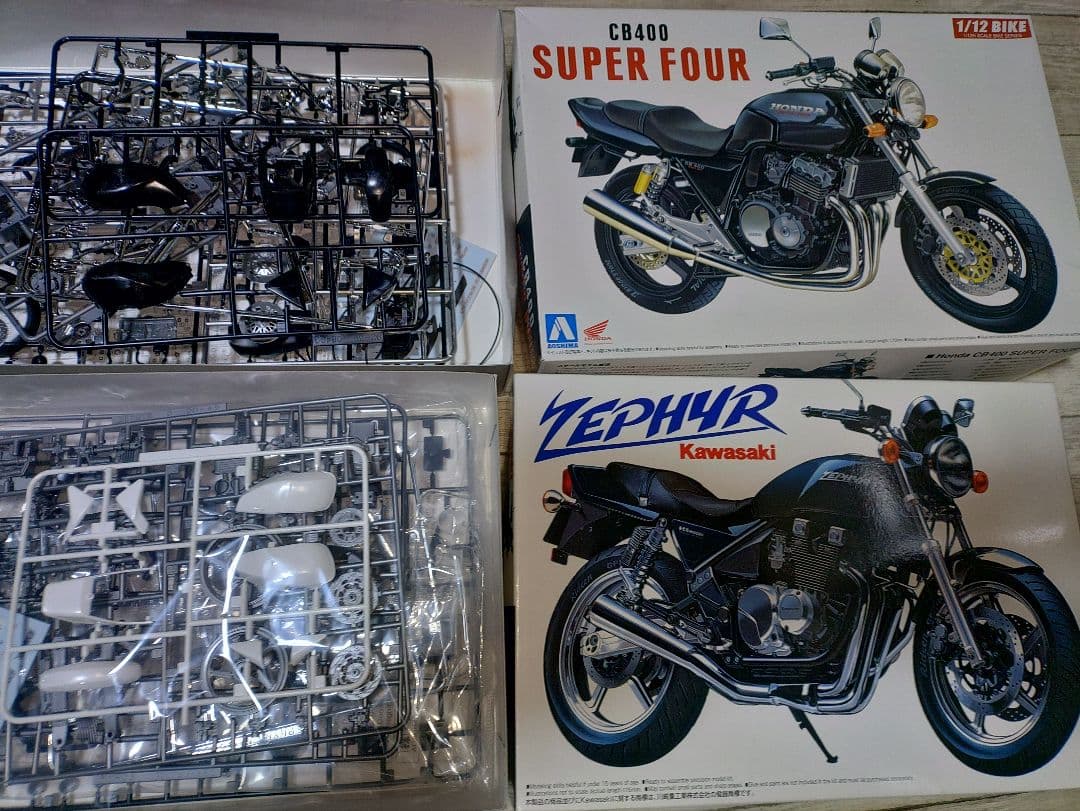 プラモ✨️バイク✨️俺のマシン✨初期型✨CB400スーパーフォア & ゼファー