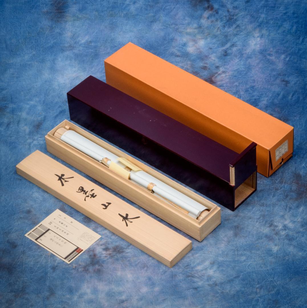 掛軸　水墨山水画　美術名典掲載画家　落款入り　鑑定書付き　桐箱　木箱付き　1