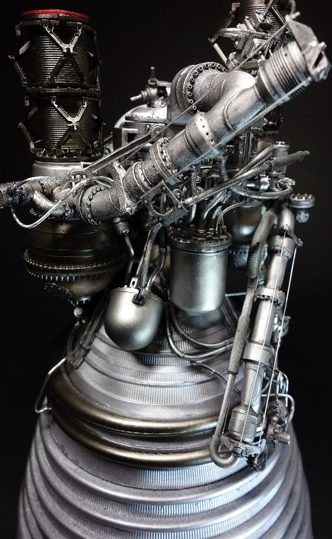 ロケットダイン社製 J-2 ロケットエンジンモデル完成品