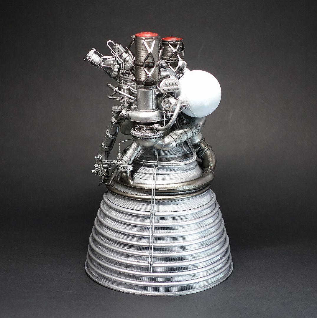 ロケットダイン社製 J-2 ロケットエンジンモデル完成品