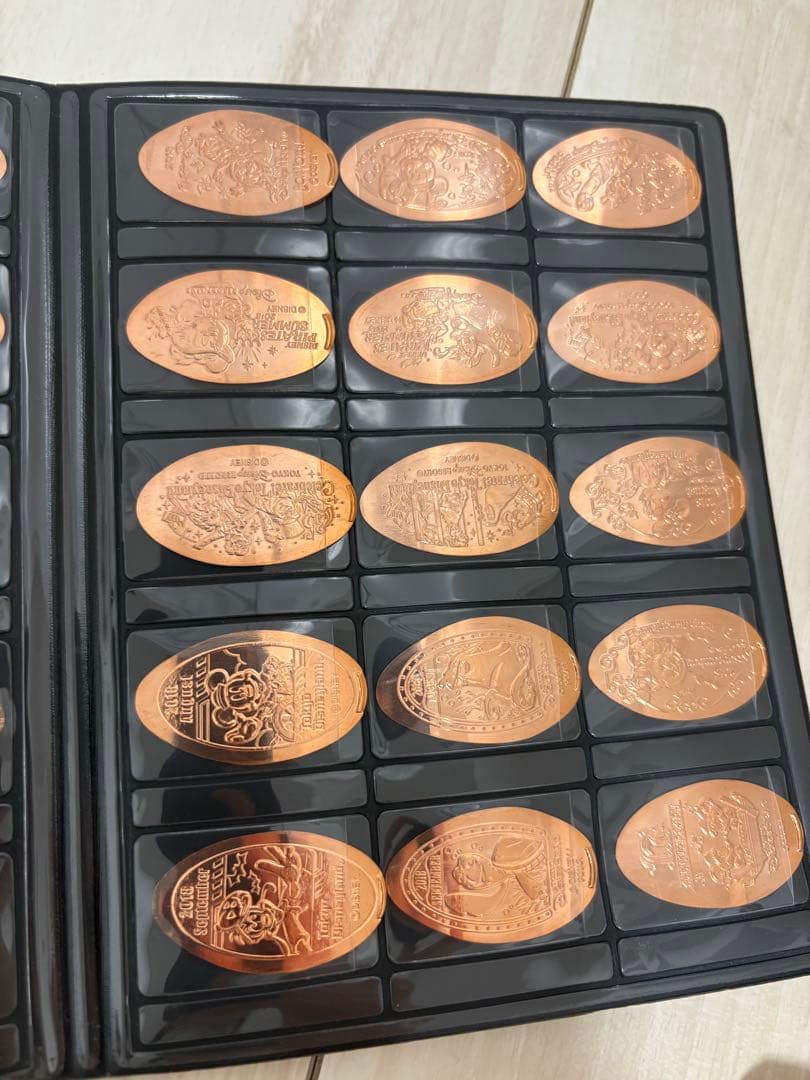 ディズニー　スーベニアメダル　208枚　メダルコレクションブック付き