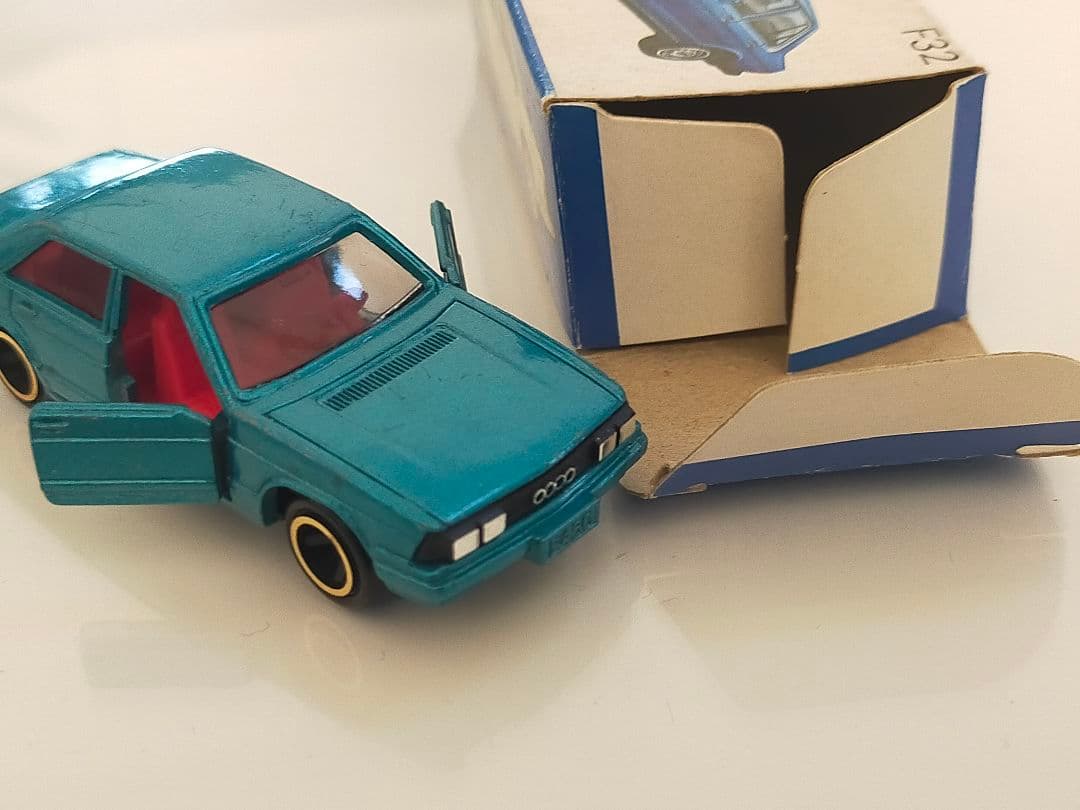 アウディ 5000 ターボ 一般輸出 仕様 青箱 トミカ F32-2-4 日本製