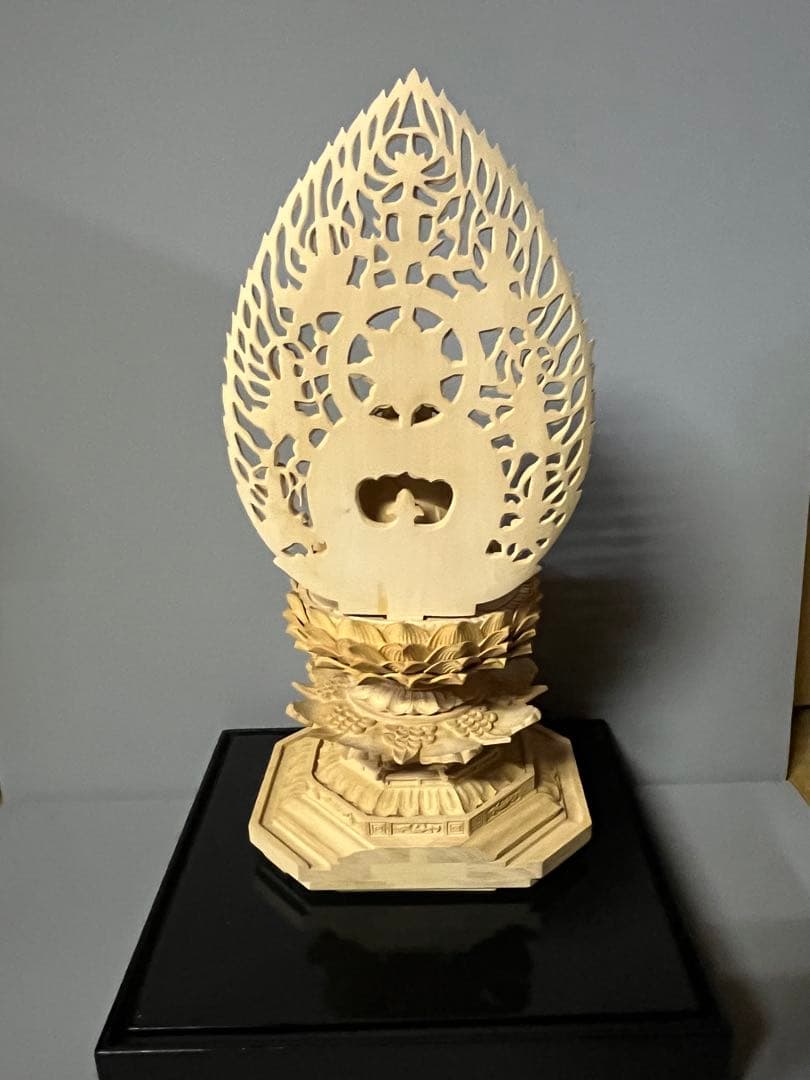 特別値下　仏像　柘植　木彫　座釈迦　台座付　飛天光背　アクリルケース付き　18