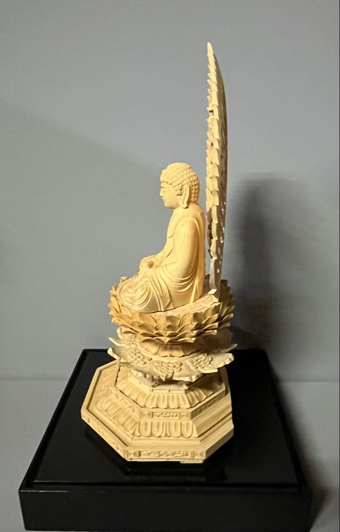 特別値下　仏像　柘植　木彫　座釈迦　台座付　飛天光背　アクリルケース付き　18