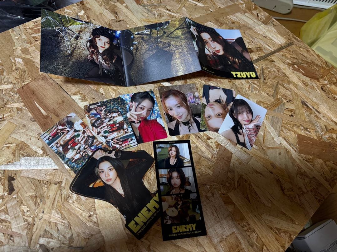 ア*キ様 TWICE DVDセット　おまけ付き　アクスタ　トレカetc