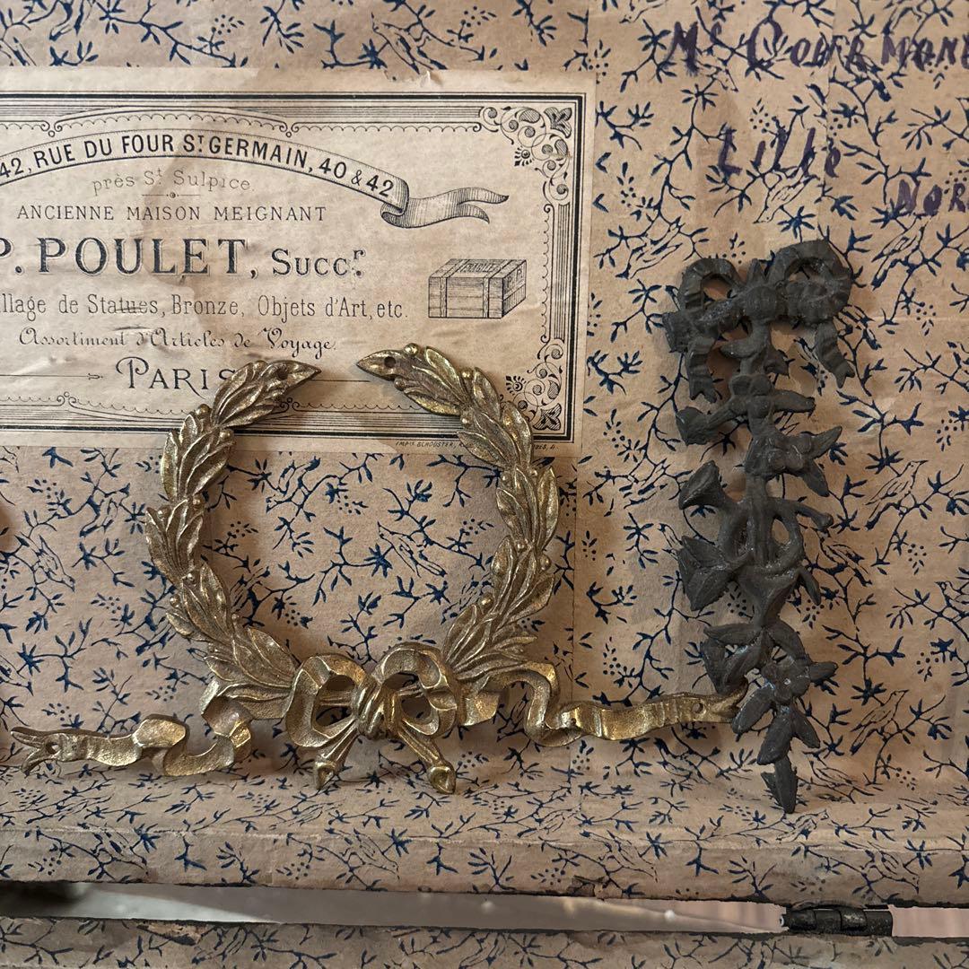 フランスアンティーク　リボンリーフ　リーフ　真鍮　ブラス　家具装飾　プレート