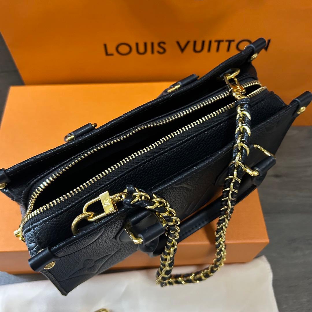 新品同様 ブラック　ショルダーバッグ