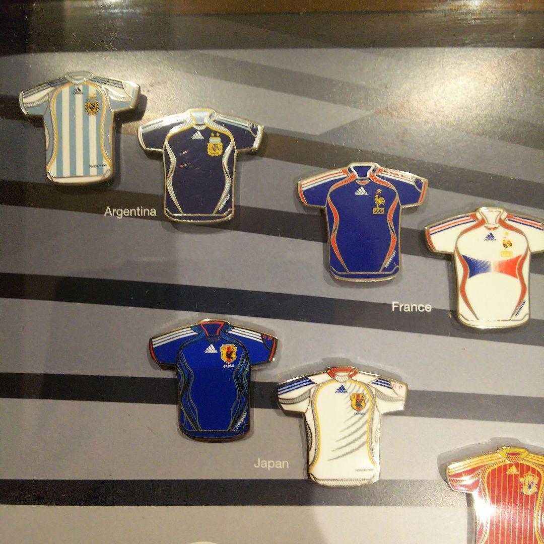 2006ワールドカップ出場国ユニフォームピンバッジセット