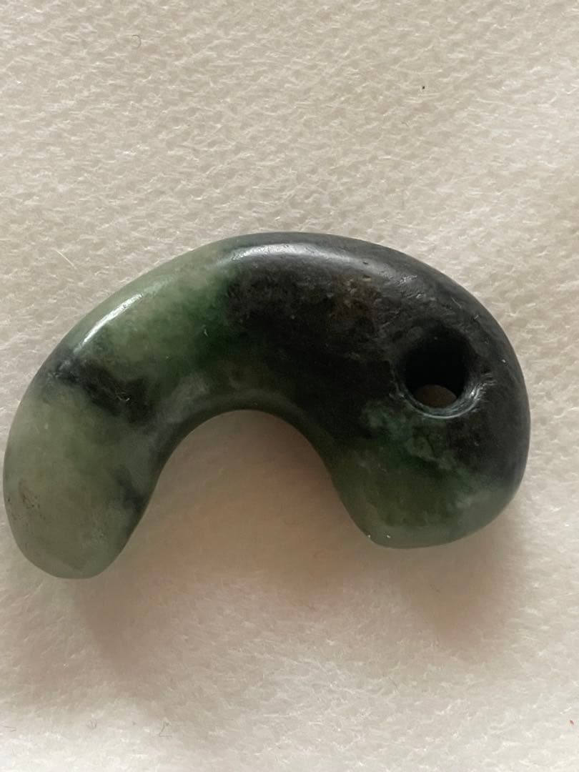 古墳時代　糸魚川　翡翠勾玉　出土品