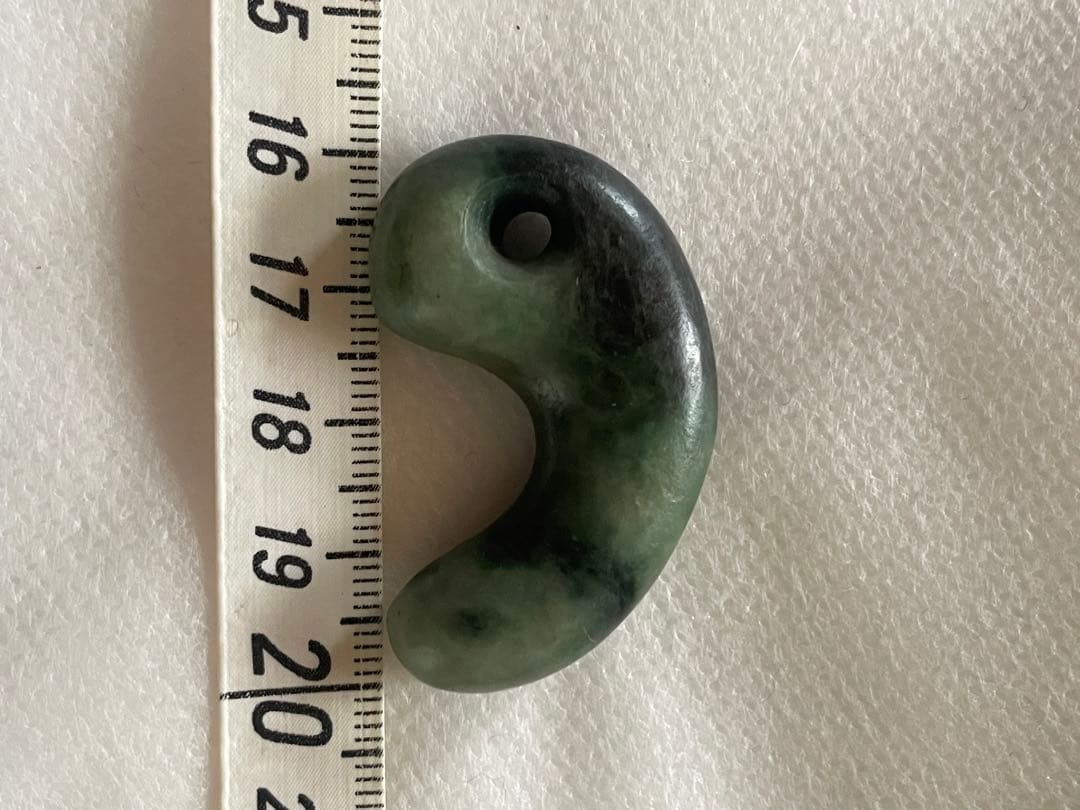 古墳時代　糸魚川　翡翠勾玉　出土品