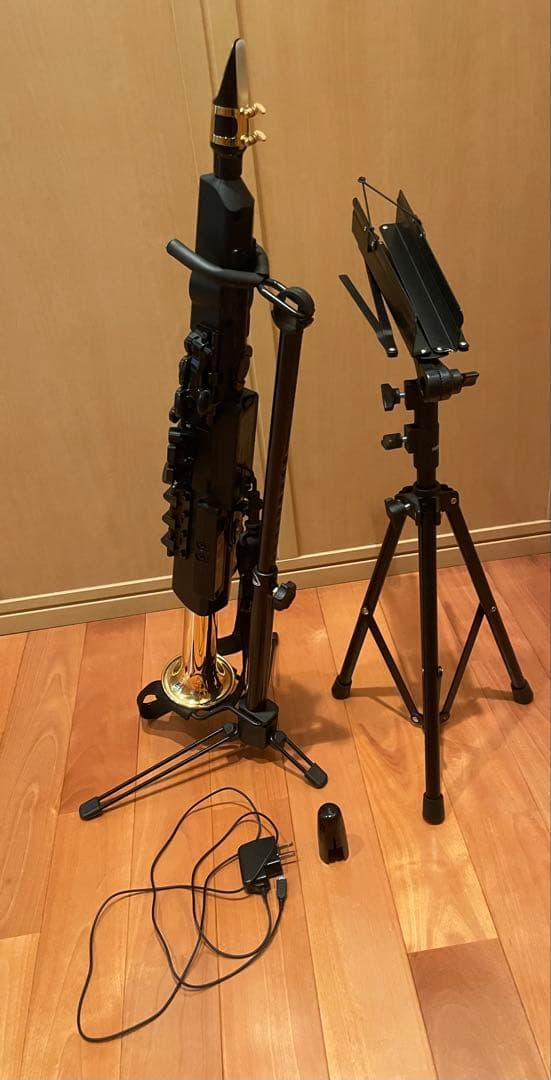 YDS-150 ヤマハ電子サックス 電子楽器 スタンド付き 黒色