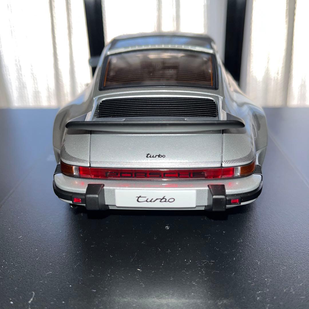 オートアート1/18 ポルシェ911（930）ターボ3.0シルバー
