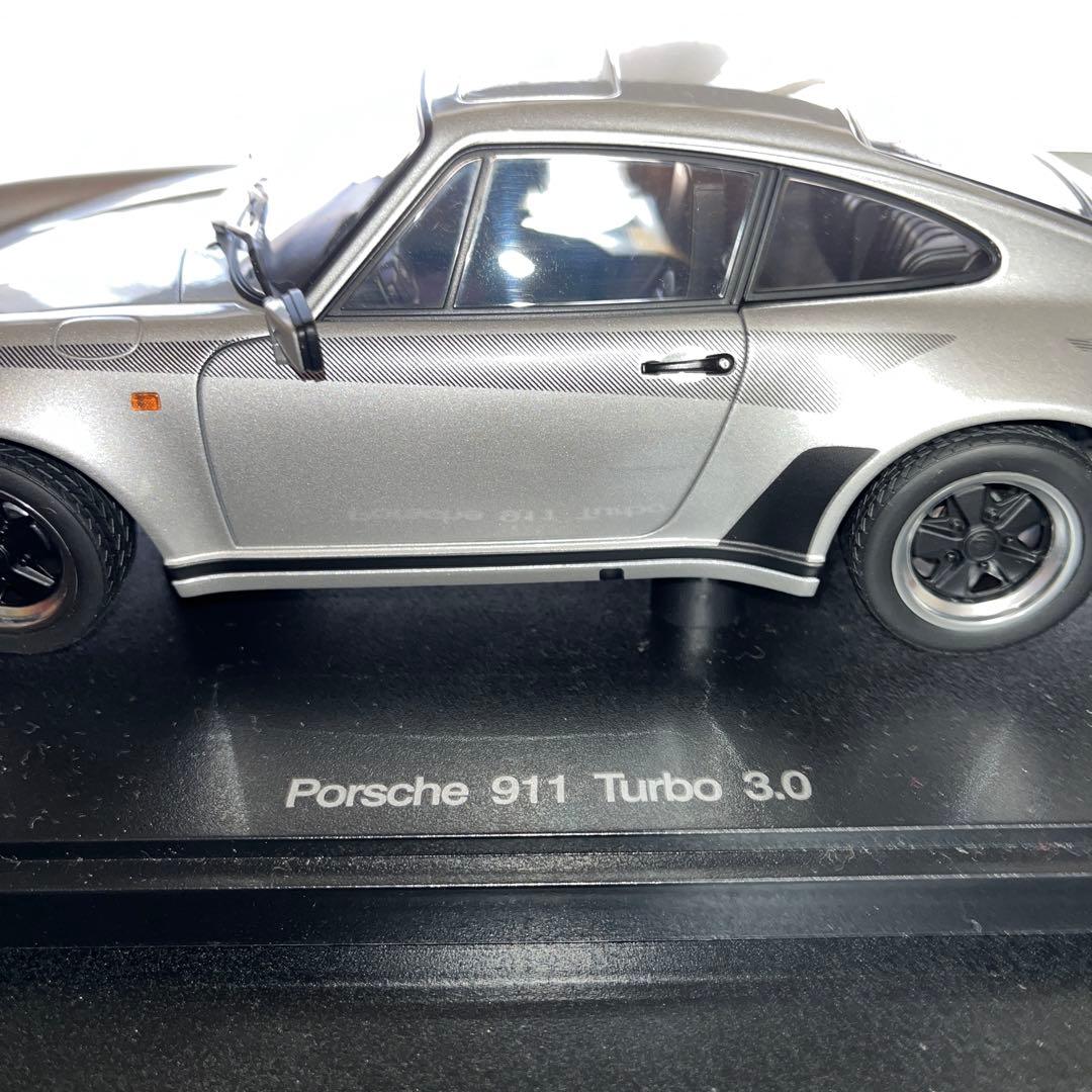 オートアート1/18 ポルシェ911（930）ターボ3.0シルバー