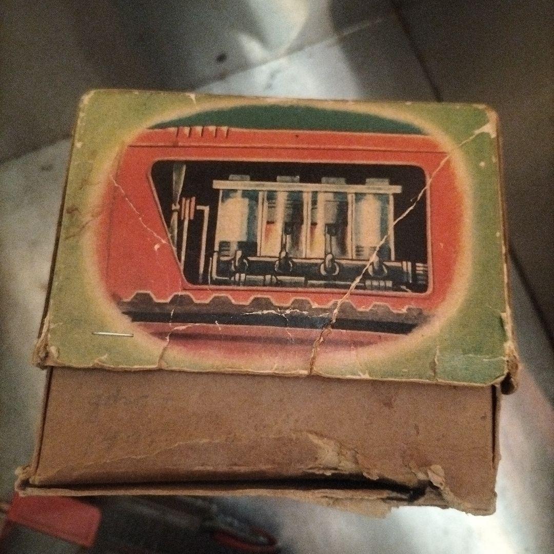 バッテリーオペレートトラクター　ブリキロボット